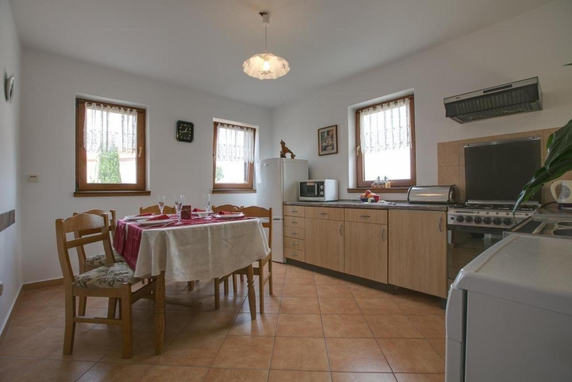 Appartement In Pula Mit Terrasse, Garten Und Grill Štinjan Kültér fotó