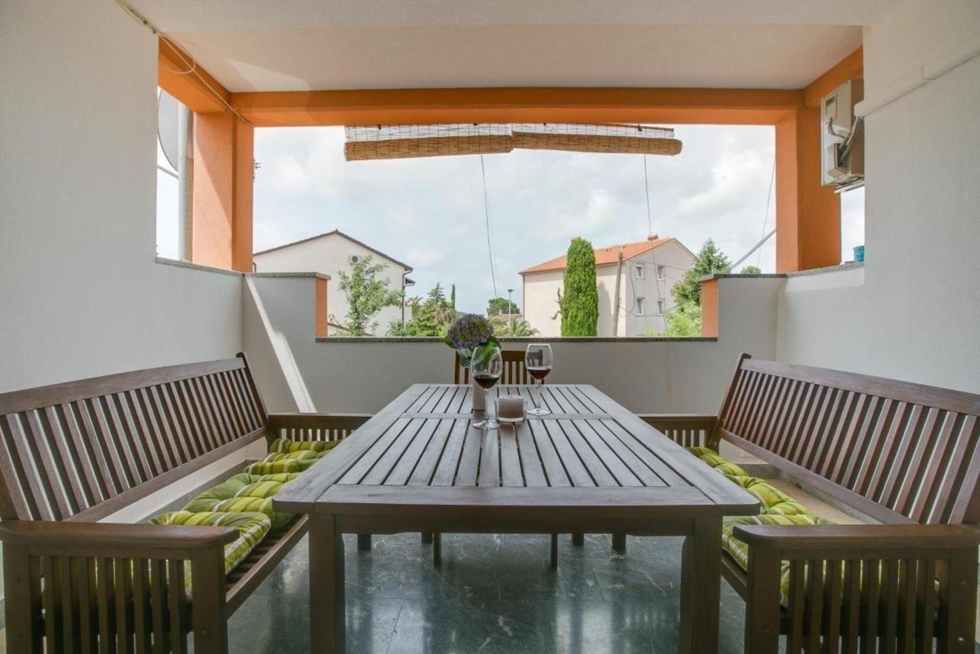 Appartement In Pula Mit Terrasse, Garten Und Grill Štinjan Kültér fotó